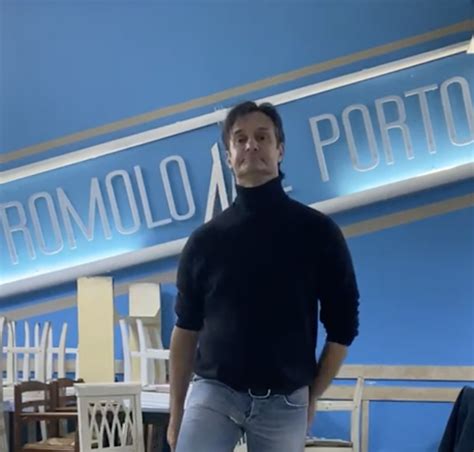Circa trecento persone hanno raggiunto la piazza riunendosi davanti all'altare della. Regolanti invita tutti i commercianti e ristoratori alla ...