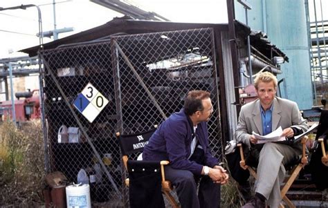 Guy pearce and christopher nolan will always be linked, as the actor was the face of nolan's 2000 breakthrough movie memento. pearce stars as leonard shelby, an insurance investigator trying to. Joe Pantoliano and Guy Pearce on the set of Memento. [2000 ...