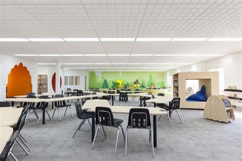 오랜 건물을 리노베이션하여 탄생한 캐나다 초등학교 Taktik Design Sainte Anne Academy