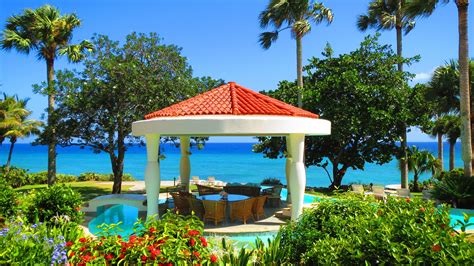 Magnificent oceanfront villa in superb location - Luxury Caribbean