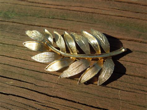 Vintage Kramer Brooch Leaf And Branch Design Gold Toned