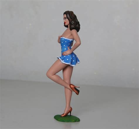 D43 5714 Female Pin Up Figure Woman Scale Etsy