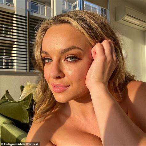 The Bachelor S Abbie Chatfield Stuns In Topless Photo Daily Mail Online