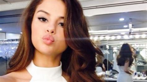 Selena Gómez Reveló Su Adicción A Instagram Y Posó Muy Sexy Para Vogue