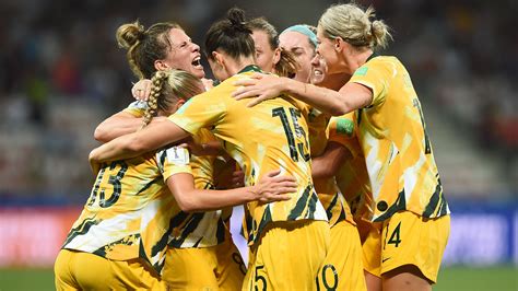 histórico la selección femenina de fútbol de australia tendrá los mismos ingresos que el equipo