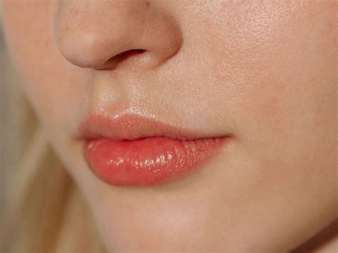 How To Naturally Plump Your Lips With The Gua Sha Technique