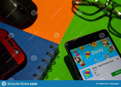 Wij zijn een sportclub speciaal voor sporters met een beperking: Zenly - Best Friends Only Dev App On Smartphone Screen ...