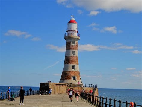 Roker Lighthouse The Lighthouse At The Pier Head Was Compl Flickr