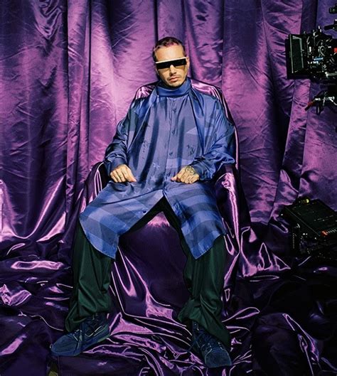 J balvin is not playing near you. J Balvin lanza "Morado" su primer sencillo del 2020