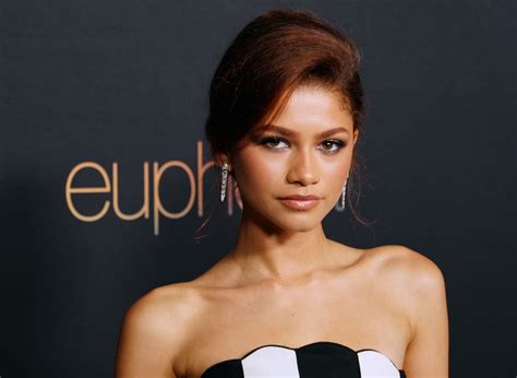 Zendayas Latest Sexy Strapless Look Is Actually An Iconic Dress From The 90s Glamour