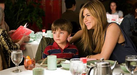Jennifer Aniston Stars In Tale Of Fatherhood Mix Up The New York Times