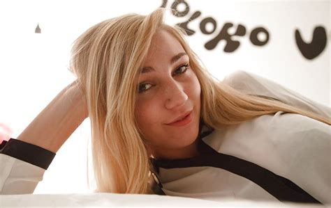 Kendra Sunderland Biography Creativity Career Personal Life Culture And Society 2022