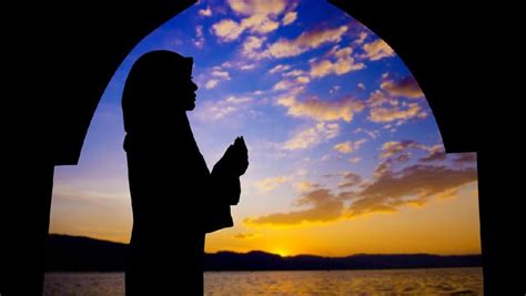 Sumayyah Wanita Pertama Yang Mati Syahid Di Tangan Abu Jahal