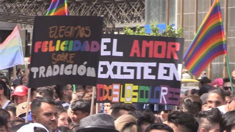 bogotá celebra el día del orgullo gay con multitudinaria y colorida marcha youtube