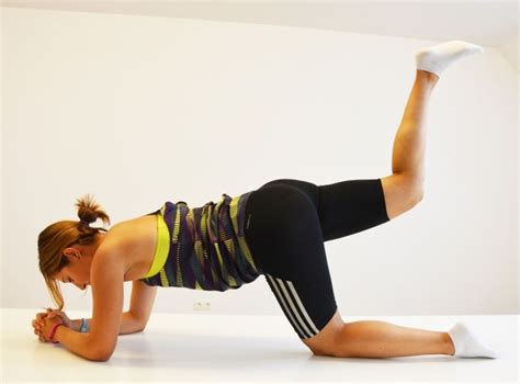 Die bicycle crunches sind perfekt, um die tiefere muskulatur zu trainieren und hartnäckiges bauchfett loszuwerden. View Article | sunny7 | Fitnessübungen, Bauchmuskelübungen ...