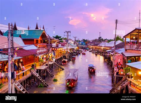 amphawa-floating-market-at-sunset,-amphawa,-thailand-stock-photo-alamy
