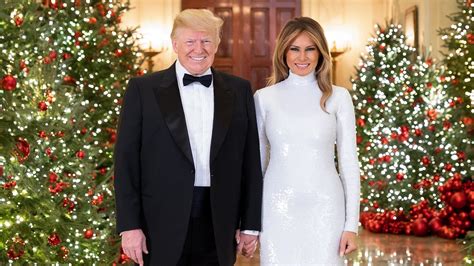 Donald Trump Melania Hold Hands In Official Christmas Portrait
