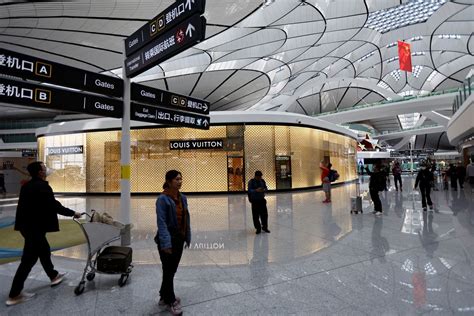 Chinas Travel Industry Struggles To Rebound