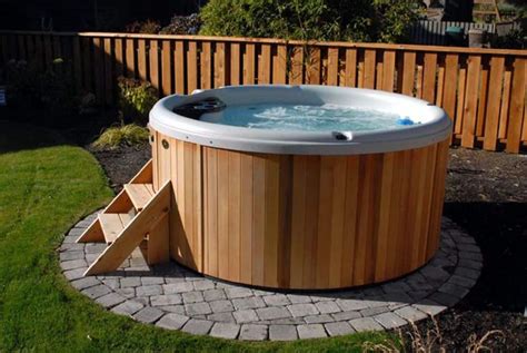 Choosing The Best Round Hot Tub Round Hot Tub Hot Tub Outdoor Hot Tub Backyard