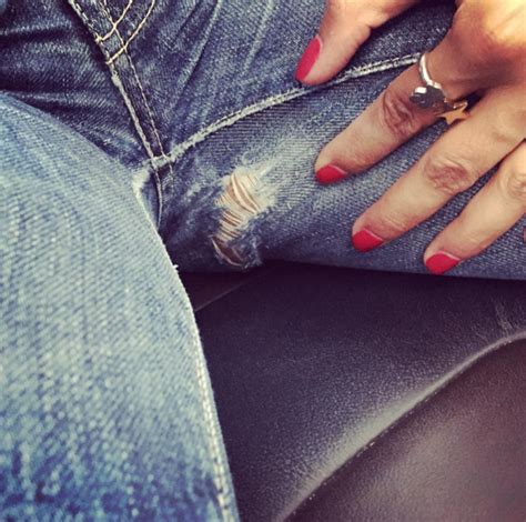 17 Realizations All Women Have While Jean Shopping Thighs Rubbing
