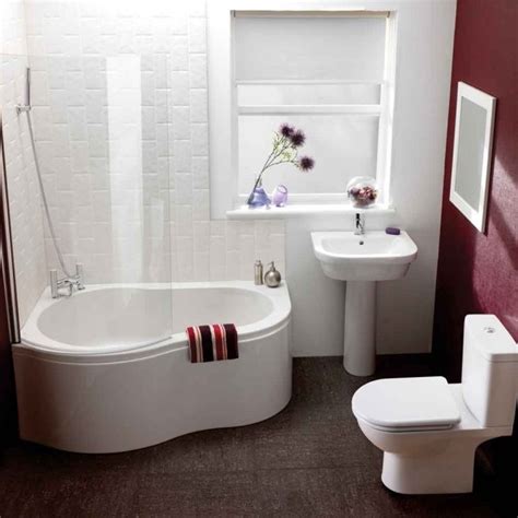 Zusätzlich zur dusche werden daher oftmals haltegriffe oder sitze (feststehend oder klappbar) verbaut. Badewanne mit Dusche intergriert - 32 Raumsparideen für ...