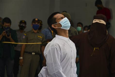 2 Men Publicly Caned For Having Sex By Religious Police In Indonesia Cbs News