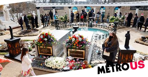 Lisa Marie Presleys Grave Adorned With Flowers As She Lays To Rest Next To Son Trendradars