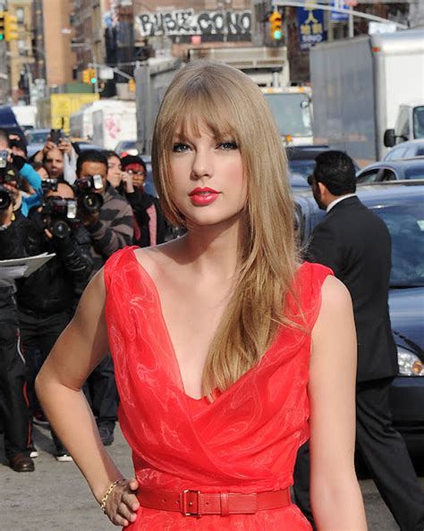 Taylor Swift Billboards Women In Music Awards 2011