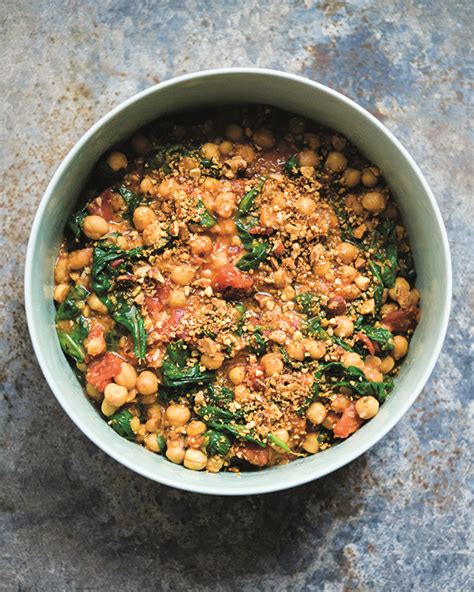 Braised Chickpeas And Spinach With Smoked Paprika And Garlic Guisat De