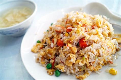 Dan apabila anda bosan makan menggunakan nasi yang seperti pada umumnya anda bisa mencoba alternatif lain untuk makan nasi. 5 Tips dan Cara Masak Nasi Goreng Seenak Restoran!