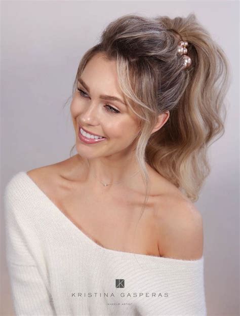 Perfect Glam Ponytail For The Holiday Season In 2020 High Ponytail