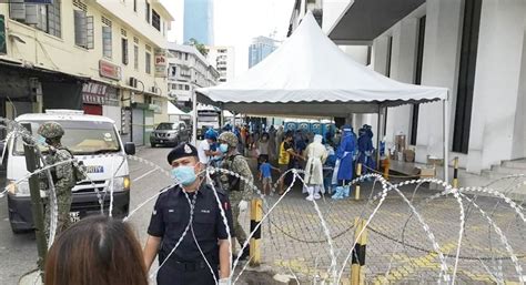 In the operation at about noon, they detained a villager and after questioning him, he admitted that he had entered and left the emco area regularly. Police: Barbed Wire Fencing in Pudu Market Area not EMCO ...