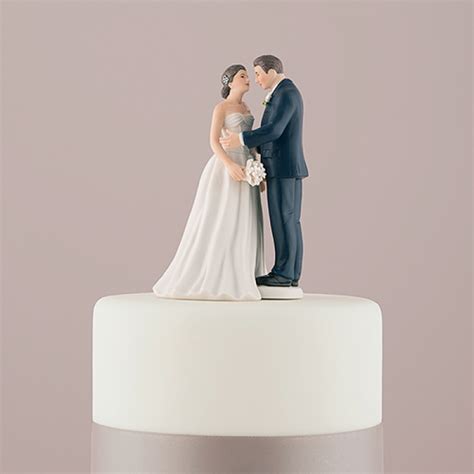Contemporary Vintage Bride And Groom Porcelain Figurine Wedding Cake