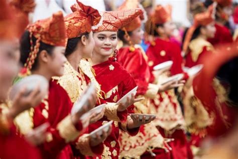 7 Tarian Adat Sumatra Barat Dengan Dominasi Budaya Khas Minang Tak Terlihat