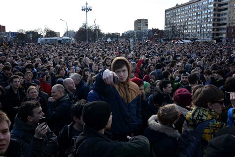 Участники незаконной акции в поддержку алексея навального прошли по центру центру москвы. Митинг против коррупции в Москве. Фоторепортаж «Новой газеты»