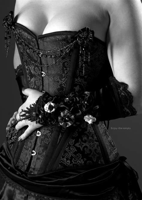 17 Best Images About Gothic Beauty On Pinterest Models Dark Beauty