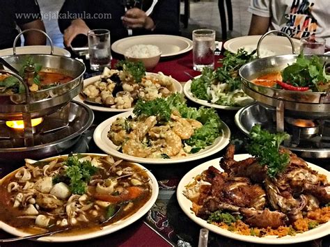 Selepas meneroka tempat menarik di penang waktu malam, bolehlah singgah di sini kerana mereka beroperasi hingga ke larut malam. Tempat Makan dan Tarikan Menarik di Pulau Pinang | JEJAKAKAULA