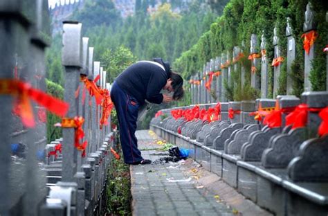 The Qingming Festival The Chinese Honour Their Ancestors By Sweeping