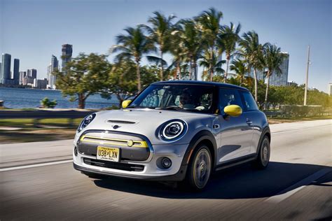 2020 Mini Cooper Se Electric Delivers Ev Zip For Short Money Cnet