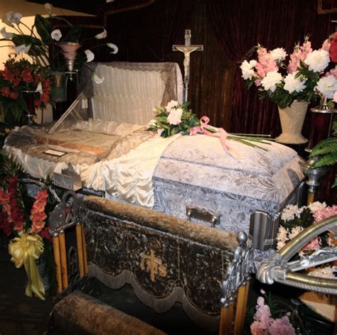 John cazale death quick facts: John Wayne Funeral Casket Pictures to Pin on Pinterest ...