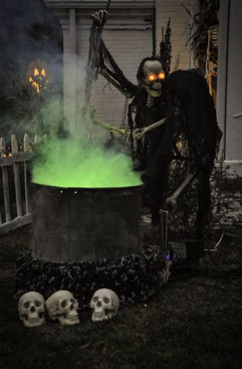 33 best scary halloween decorations ideas and pictures scary halloween decorations outdoor