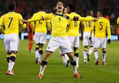 La selección colombia con sus principales estrellas luchará por la copa mundo, el título más prestigioso e importante en el balompié mundial. nueva camiseta seleccion Colombia 2014 | Seleccion ...