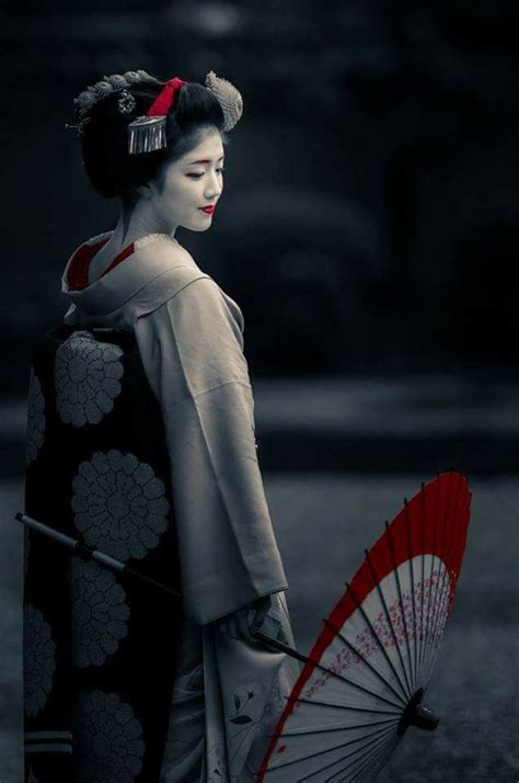 pin by jethro on photos poses geisha japan japan photography kimono japan