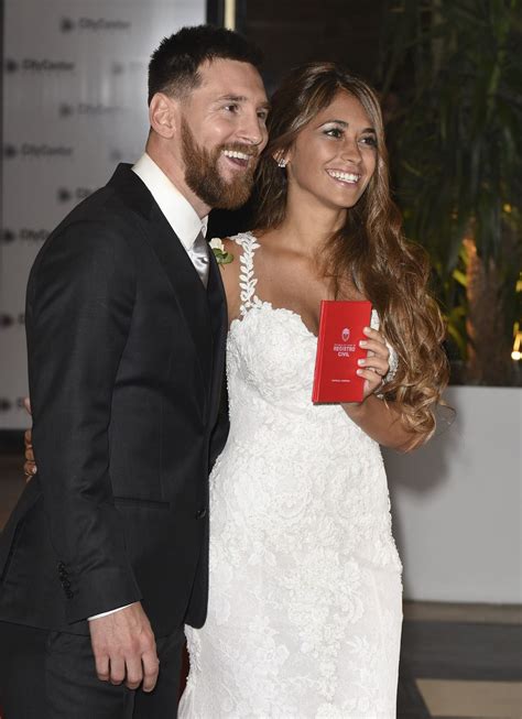 Soccer star lionel messi, right, and antonela rocuzzo pose for pictures at their wedding on june 30, 2017 in. Lionel Messi and Wife Antonella Roccuzzo - Wedding ...