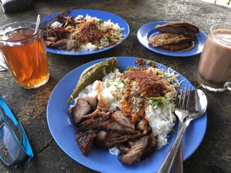 Big portion of daging given. Nasi Kerabu Kemira Tanjung Lumpur Kuantan - Afiq Halid