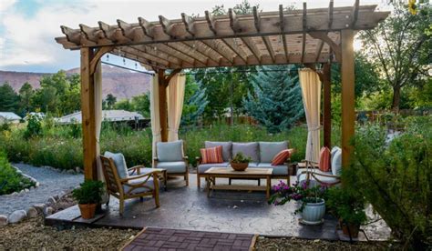 Outdoor Pergola Designs For A Refreshing Outdoor Space