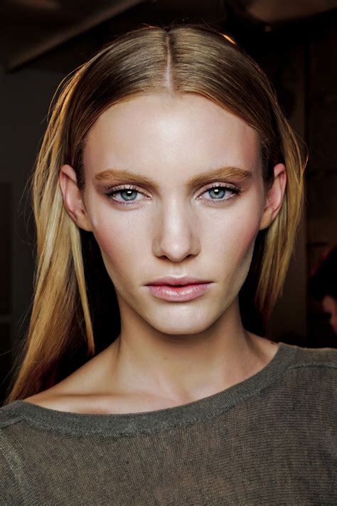 We can't all be models blessed with a face that appears as if it. 12 Models with Prominent Cheekbones - The Front Row View