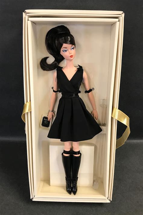 Lot Silkstone Barbie Gold Label Collection Classic Black Dress Nrfb Doll Is Fully Jointed