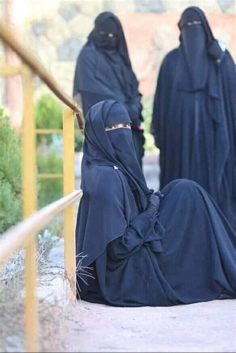 Burkha Muslim Girl In 2020 Muslim Women Hijab Arab Girls Hijab