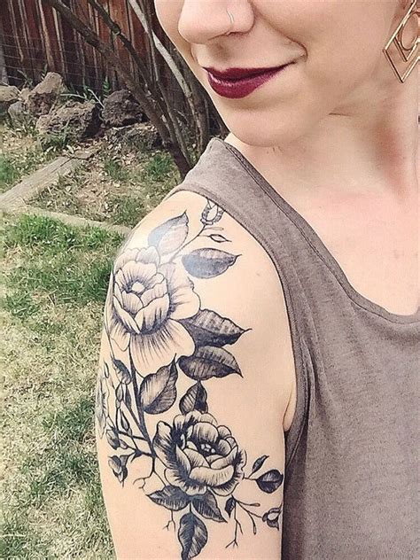 Flower tattoo on shoulder and back. Back Shoulder Tattoo Ideas For Females | Flower tattoo shoulder, Shoulder tattoo, Quarter sleeve ...